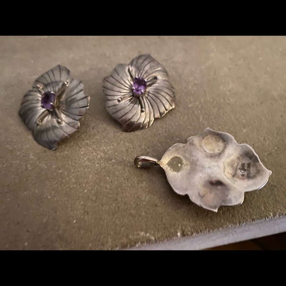 Sterling silver & amethyst earrings and pendant - Picture 2 of 3